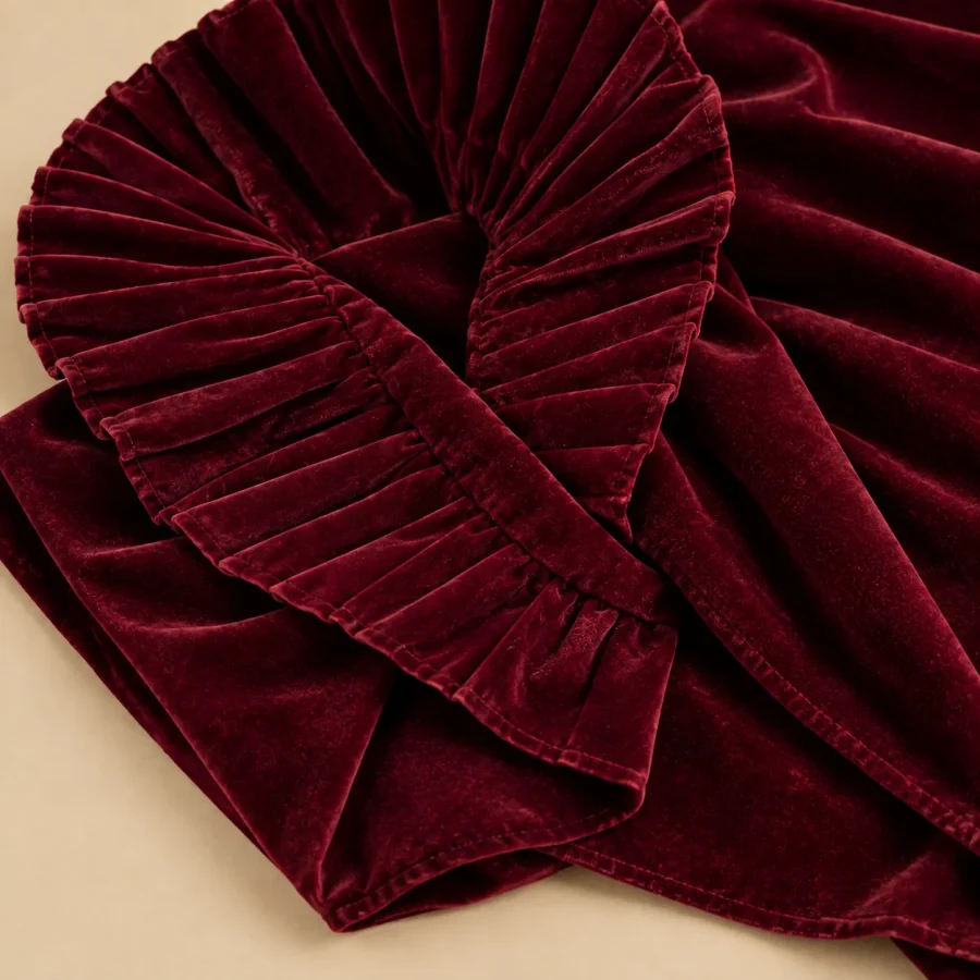 Velvet Fan-Collar Stole · Bordeaux, close-up of the detail